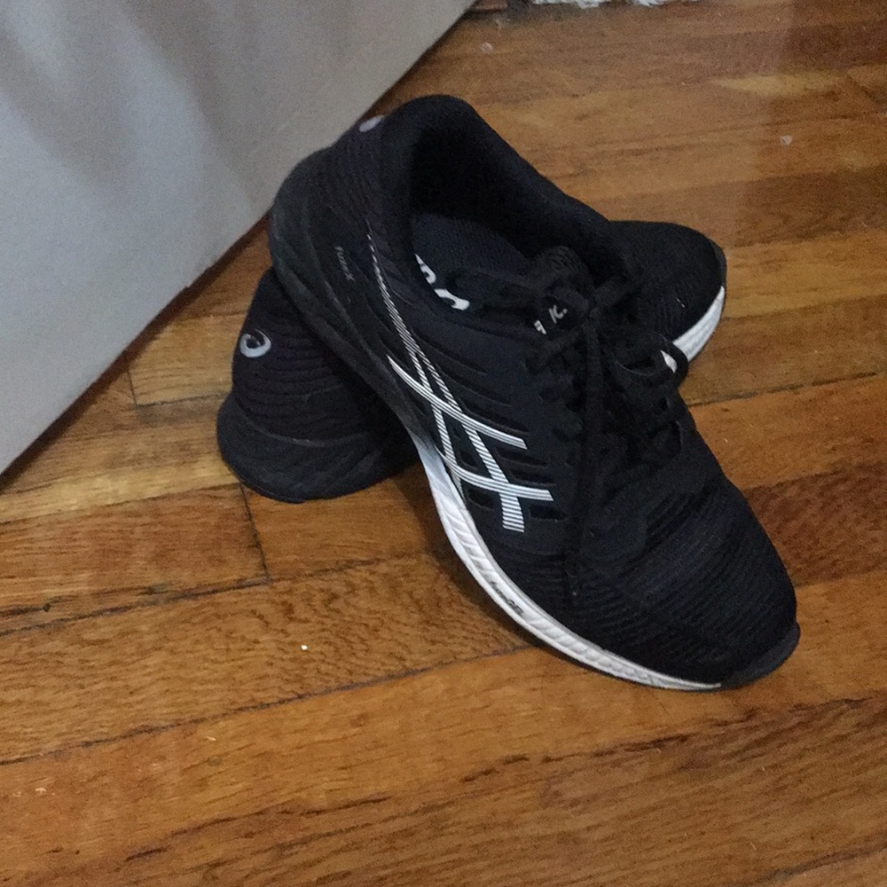 Black ASIC women’s sneakers size 7 used